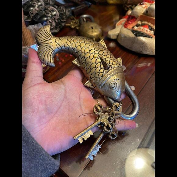 Handcrafted Brass Fish Padlock with Keys - Picture 4 of 12